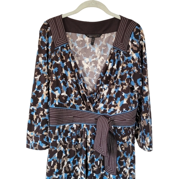 BCBG MaxAzria Sz L Faux Wrap 3/4 Sleeve Dress Blue Brown Pattern - Picture 3 of 12